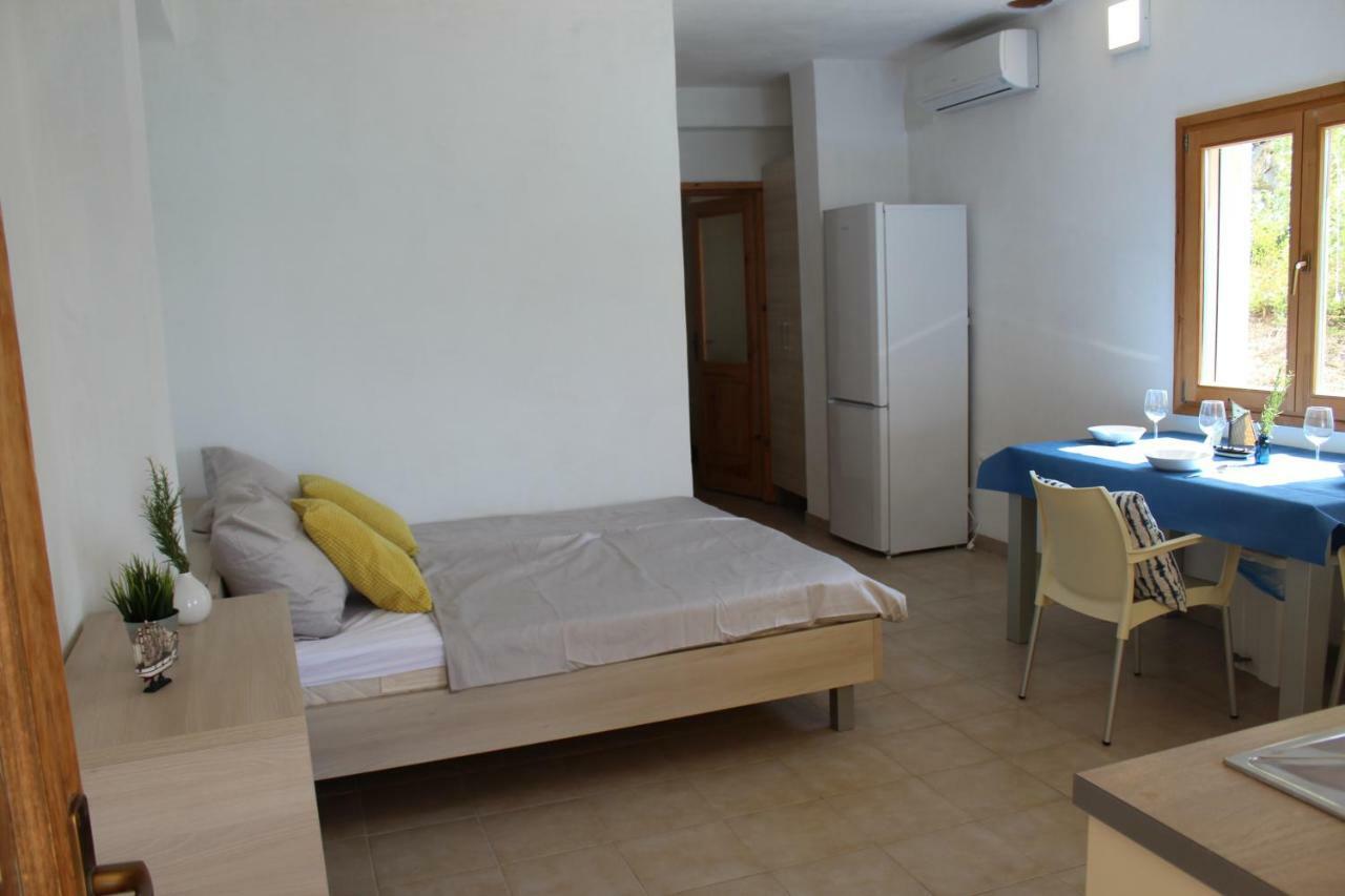 Apartments Andrea Vela Luka Exterior photo
